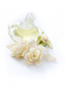 Stichting Wellness en Aromatherapie flesje met witte bloemen