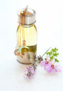 Stichting Wellness en Aromatherapie olieflesjes
